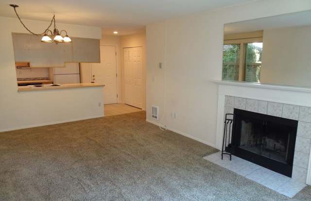 Modern 2-Bedroom Condo in Bellevue’s Mercer Park - 2630 118th Ave SE, Bellevue, WA 98005