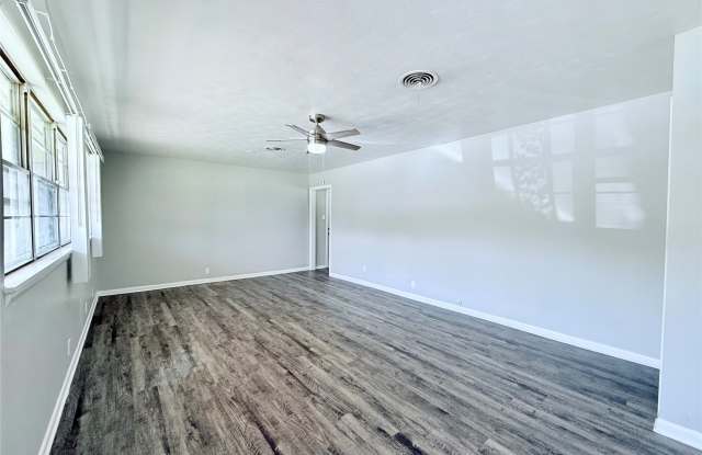 401 W Lamberth Road Gallery 2