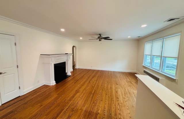 1 Roosevelt St - 1 Roosevelt Street, Glen Cove, NY 11542