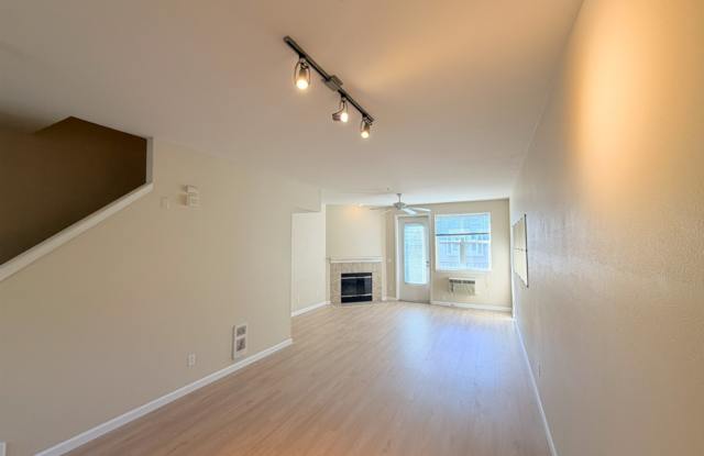 Stunning Northwynd Condominium for Lease near Vancouver Waterfront & Beaches - 714 SE Fairwinds Loop Gallery 3