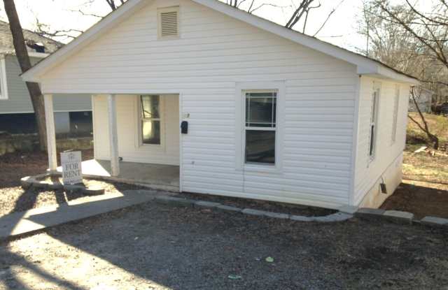 Wonderful 2BR/1BA house close to downtown Gallery 1