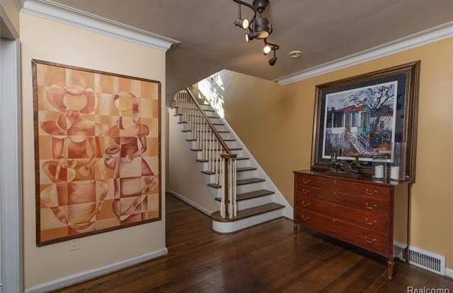 19451 ARGYLE Crescent Gallery 3