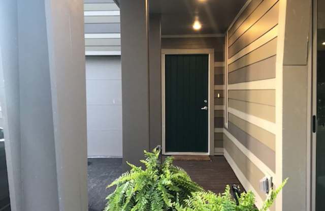 Contemporary Custom Built Energy Efficient homes Minutes from downtown & University Gallery 4