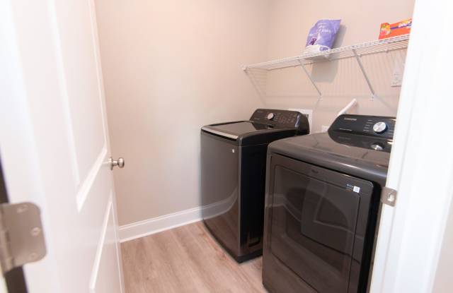 1517 Stamps St photos photos