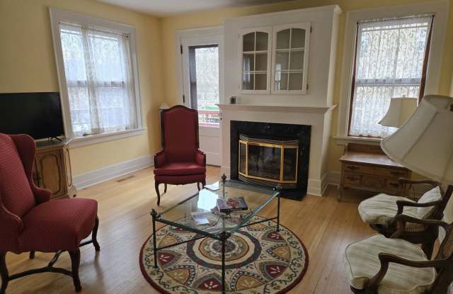 Furnished charming 2 Bedroom in Downtown Madison Gallery 4