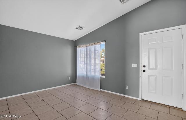 1635 E ASH Avenue Gallery 4