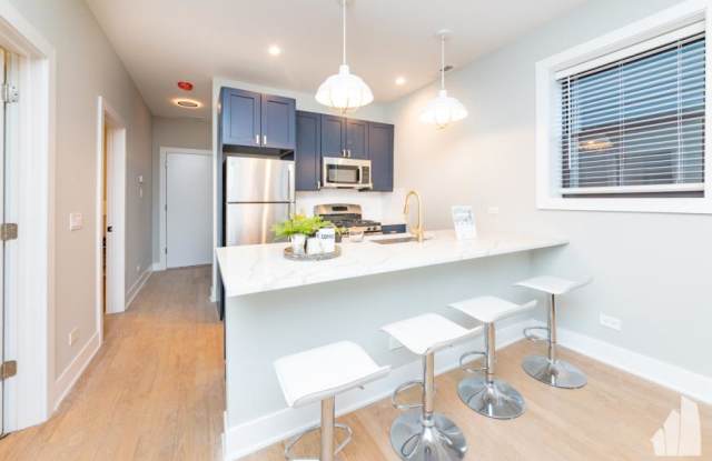 4403 N Seeley photos photos