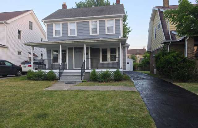 Available Now: Cozy 3-Bedroom Single-Family Home in a Prime Location photos photos