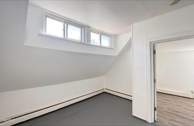 80 Shore Boulevard Gallery 3