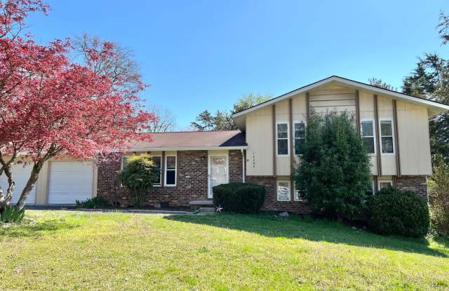 4-Bedroom Home with large fenced yard in Farragut photos photos
