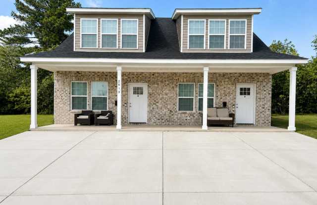 PRE-LEASING FOR THE 2027–2028 SCHOOL YEAR! 3 Bedrooms | 3.5 Bathrooms Gallery 3