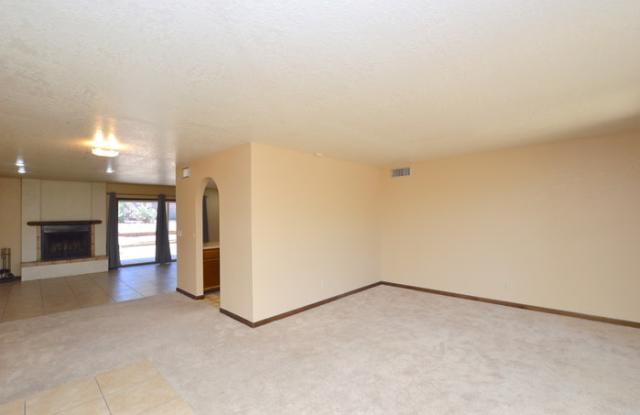 2621 East Vista Drive Gallery 3