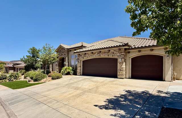 Beautiful Five-Bedroom Home in Tonaquint Valley Gallery 4