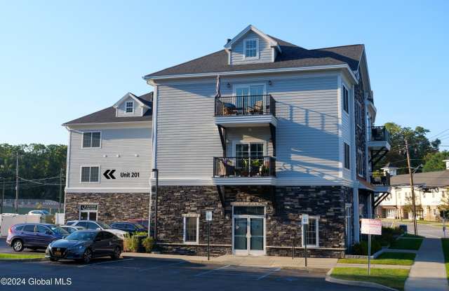 97 East Avenue - 97 East Avenue, Saratoga Springs, NY 12866