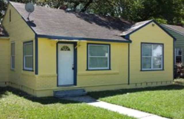 JUST LISTED- 3 BEDROOM 1 BATH HOME LARGE FAMILY ROOM - 720 16th Avenue South, St. Petersburg, FL 33701