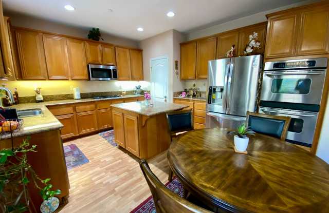 RB 4S Ranch 4br/2.5bath/yard/Garage Granite Kitchen $5490 photos photos