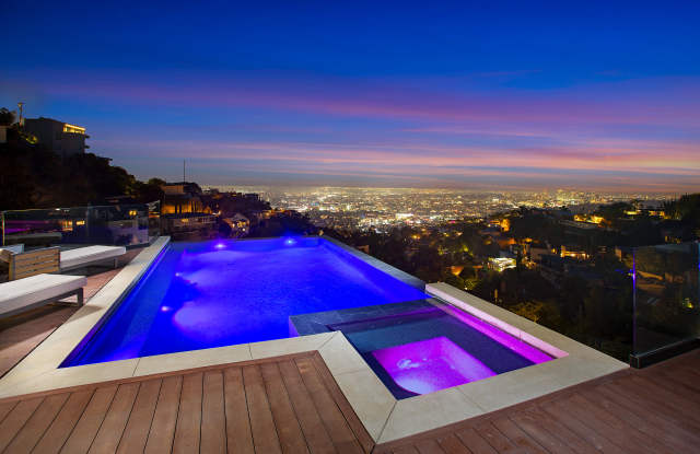 1733 Sunset Plaza Dr Gallery 2