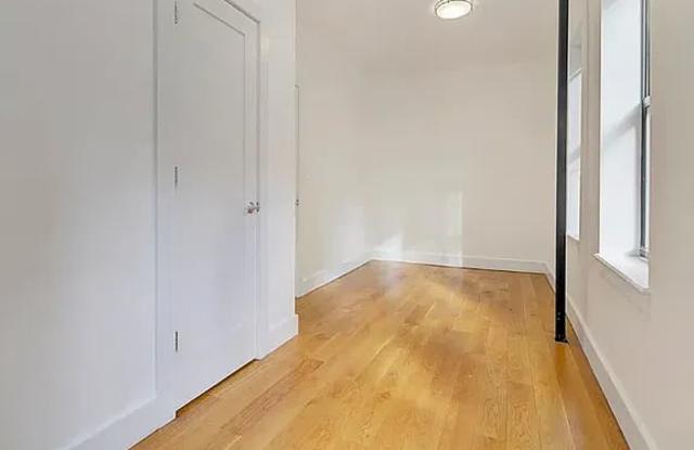 301 E 53rd St Apt 3B Gallery 3