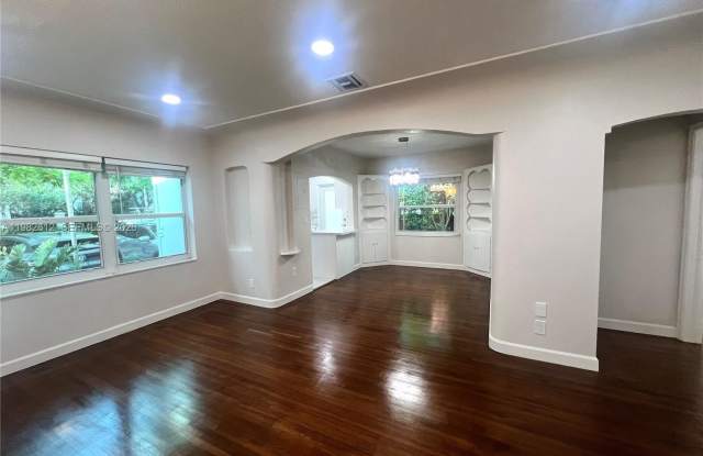 1900 Tigertail Ave photos photos