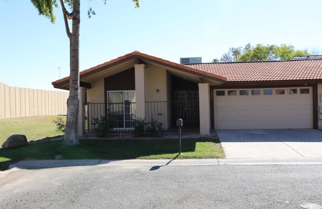 5231 E TAMBLO Drive - 5231 East Tamblo Drive, Phoenix, AZ 85044