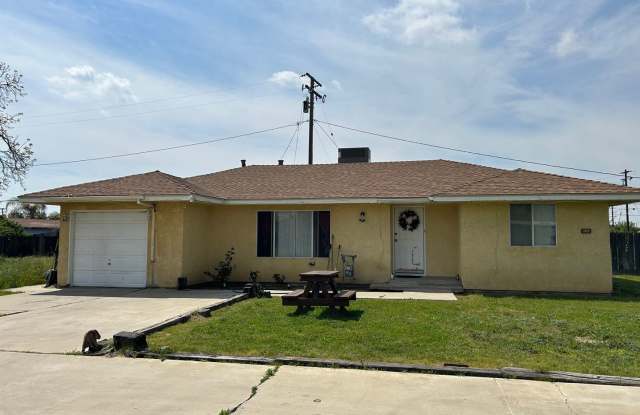 Clean and ready - 1241 West Putnam Avenue, Porterville, CA 93257