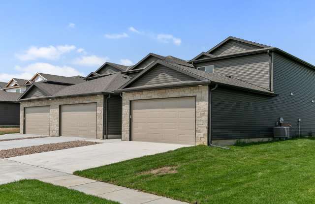 LIKE NEW 3 bed 2 1/2 bath townhouse NW Lincoln photos photos