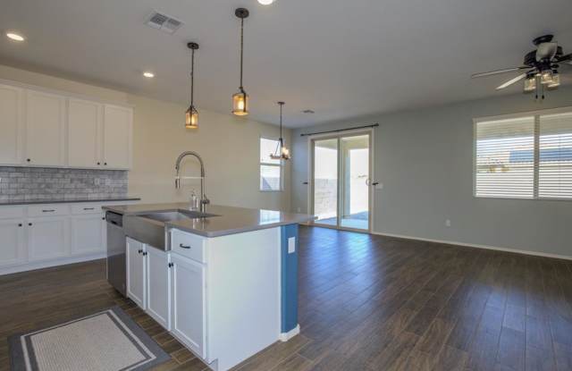 PROMO $400 OFF FIRST MONTH'S RENT!* photos photos