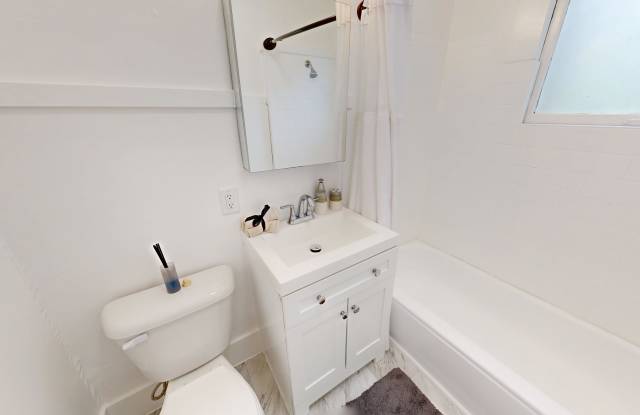 1077  Ashbury Sreeet Gallery 4