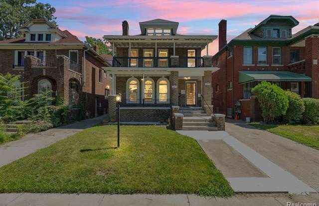 3273 Cortland Street photos photos