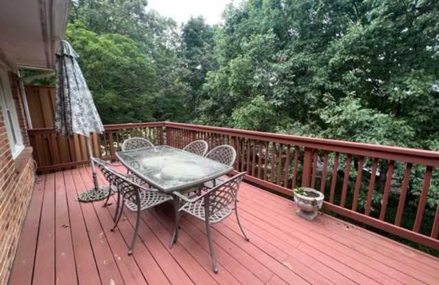 8915 Grandstaff Ct Gallery 3