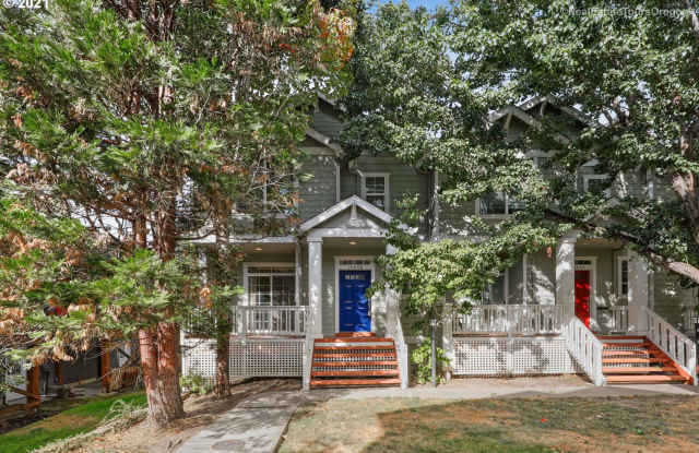 Stunning 3 Bedroom Merlo Station Townhouse in Beaverton Gallery 1