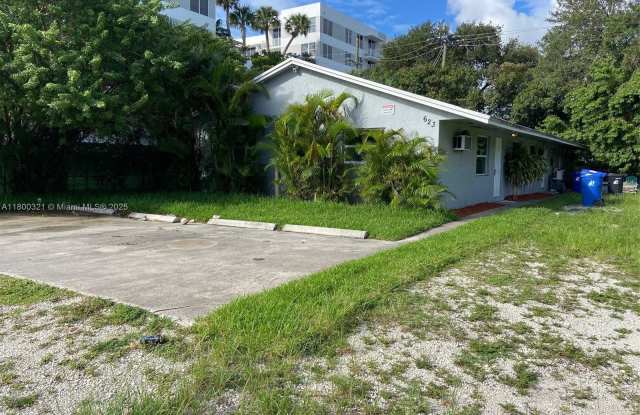 623 NW 3rd Ave photos photos
