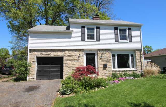 2244 Woodstock Road ** - 2244 Woodstock Road, Upper Arlington, OH 43221
