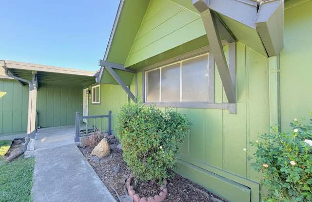 Move-In Ready 3 Bedroom Home with Modern Updates photos photos