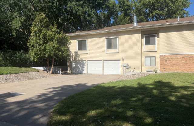 5540 Malibu Drive Gallery 1