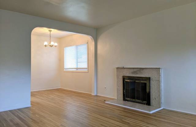 4561 Elm Avenue Gallery 4