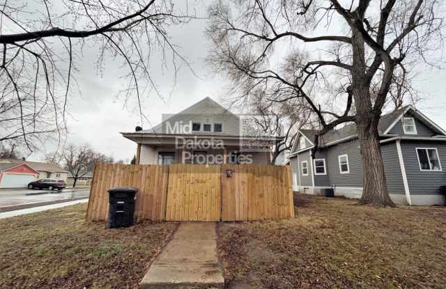 421 E 7th- 3 bedroom house photos photos