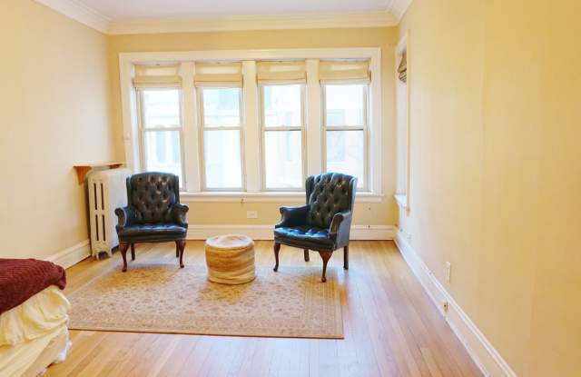 449 West St James Place Gallery 2