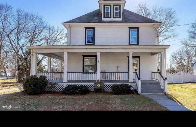 310 UNIVERSITY Boulevard photos photos