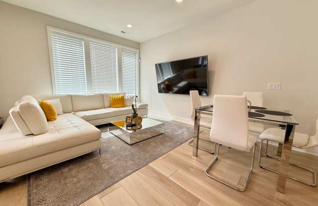 Waterfront 3-Bedroom Bilevel Condo at 2170 Northbank Pl #188 | Toll Brothers Development photos photos
