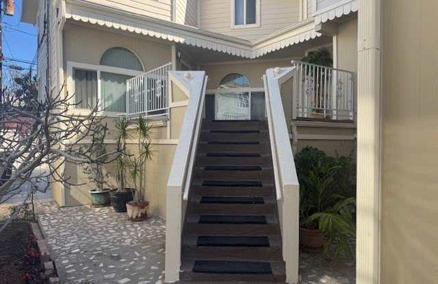 428 N Hollywood Way photos photos