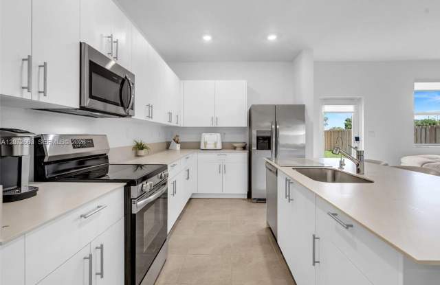 2832 SE 23rd Avenue 0, Homestead, FL 33035 - 2003 Gallery 3