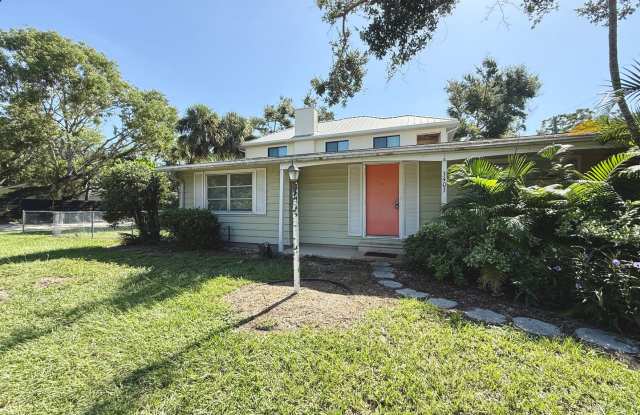 2 Bedroom Home - Close to Siesta Key! Pet Friendly with Yard photos photos