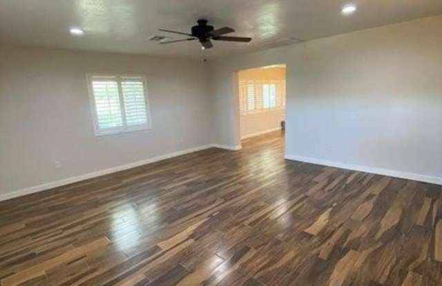 1011 W Northern Gallery 4