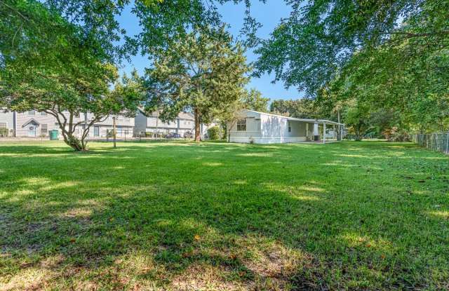 2 Bedroom on Spacious Lot! photos photos