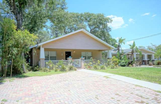 5907 North Dexter Avenue Gallery 2
