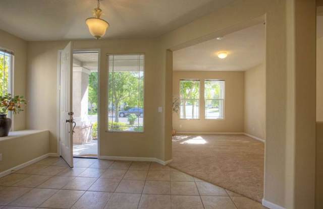 Beautiful Home in Natomas Park Gallery 4