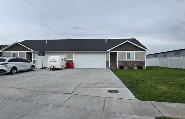 5 Bedroom 3 Bathroom Home In Idaho Falls, Id 83401 photos photos