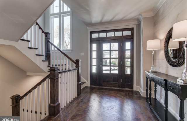 5700 TANGLEWOOD Drive Gallery 2