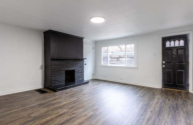 AVAILABLE April 2026 - Renovated Home in South Side Slopes w/ City Views! Gallery 4